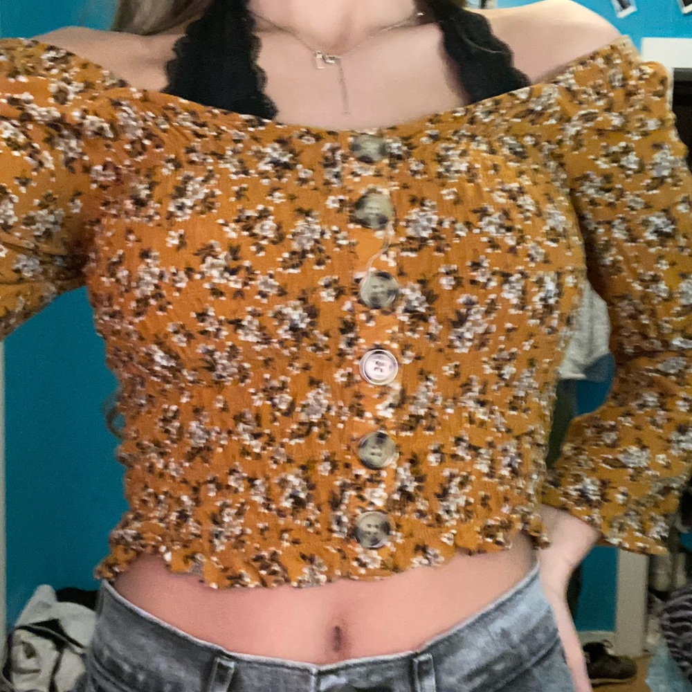 Top - Picture 2 of 3